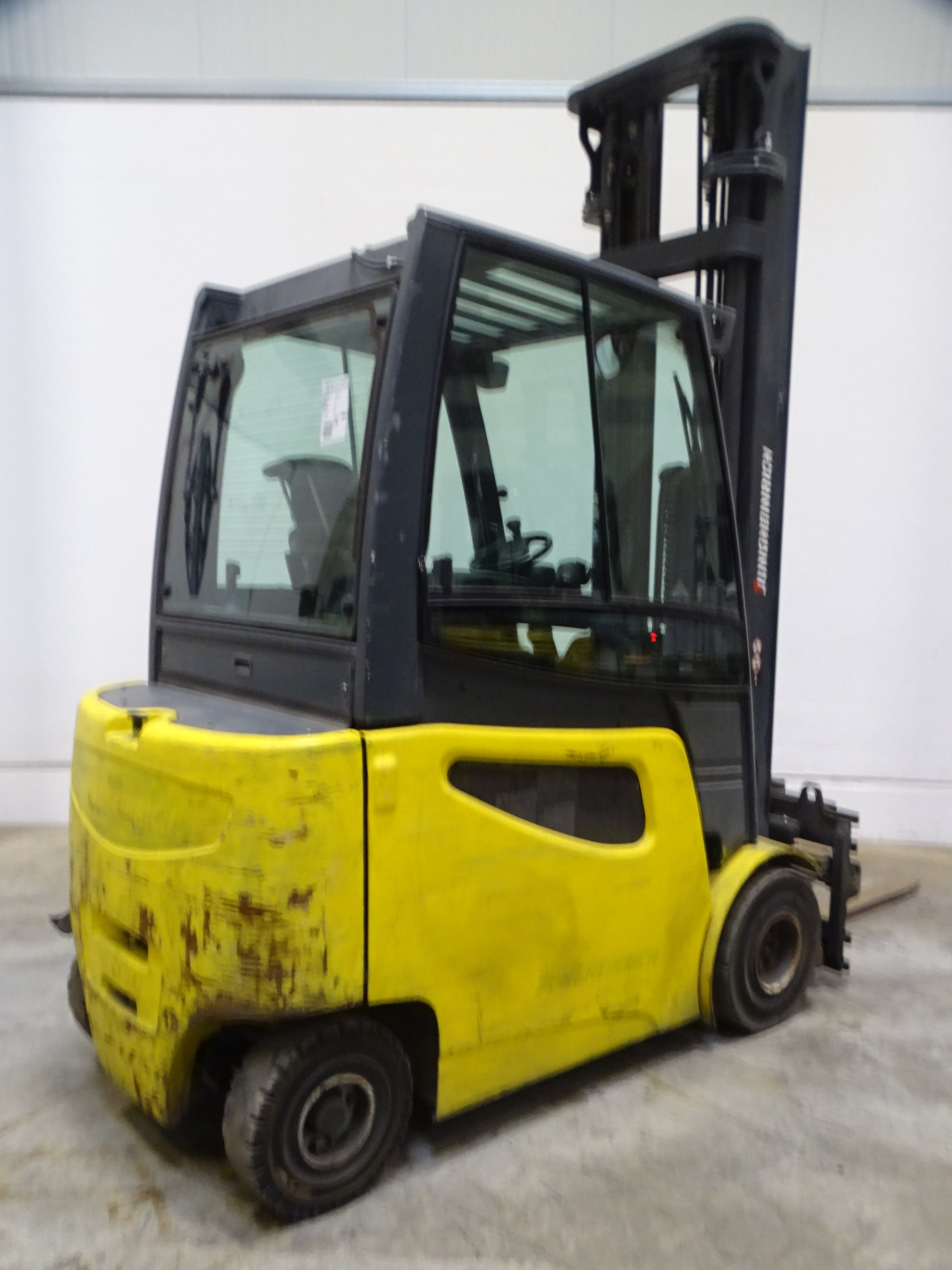 Jungheinrich EFG425K700DZ Elctrica de 4 ruedas www.blackforxx.com