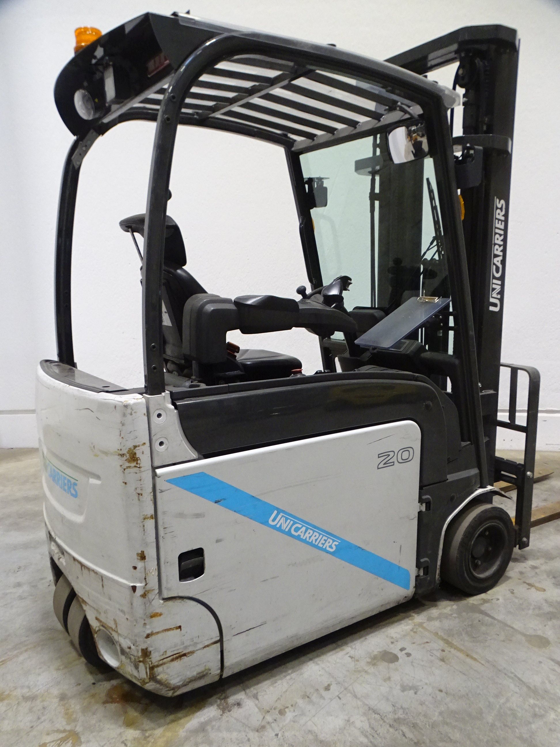 Mitsubishi AG2N1L20Q Electric 3-wheel forklift www.blackforxx.com