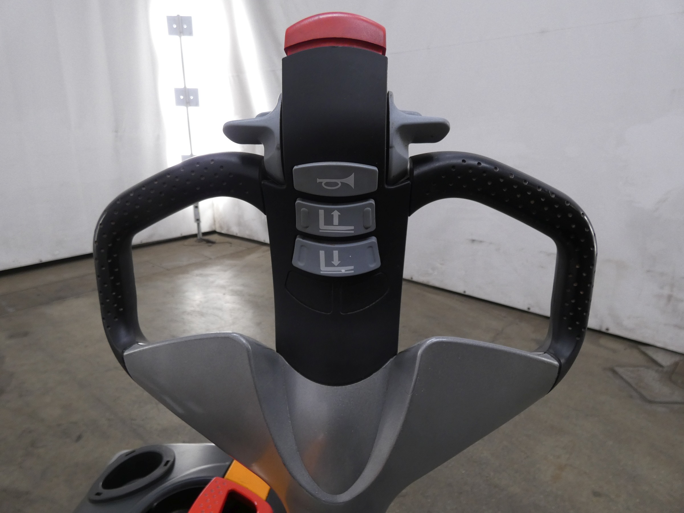 Still EXU18/BATT.NEU Niederhubwagen www.blackforxx.com