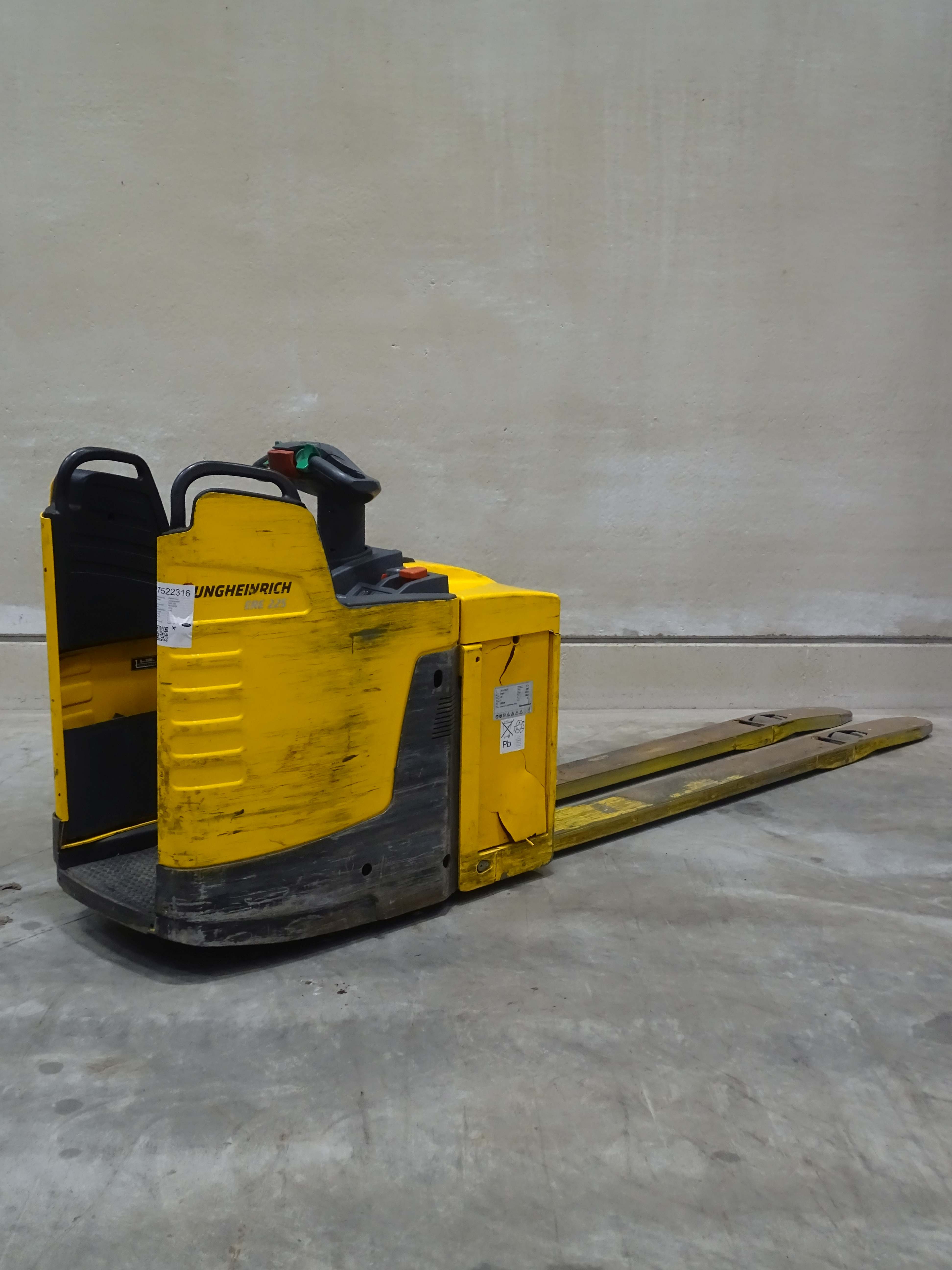 Jungheinrich ERE225/2400MM Pallettruck www.blackforxx.com