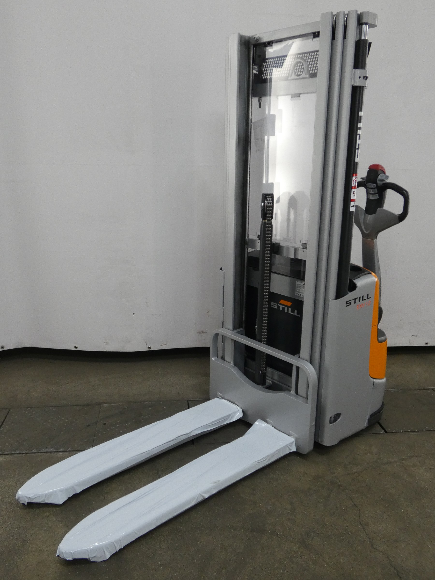 Still EXV12/BATT.NEU Porta-paletes de alta elevao www.blackforxx.com