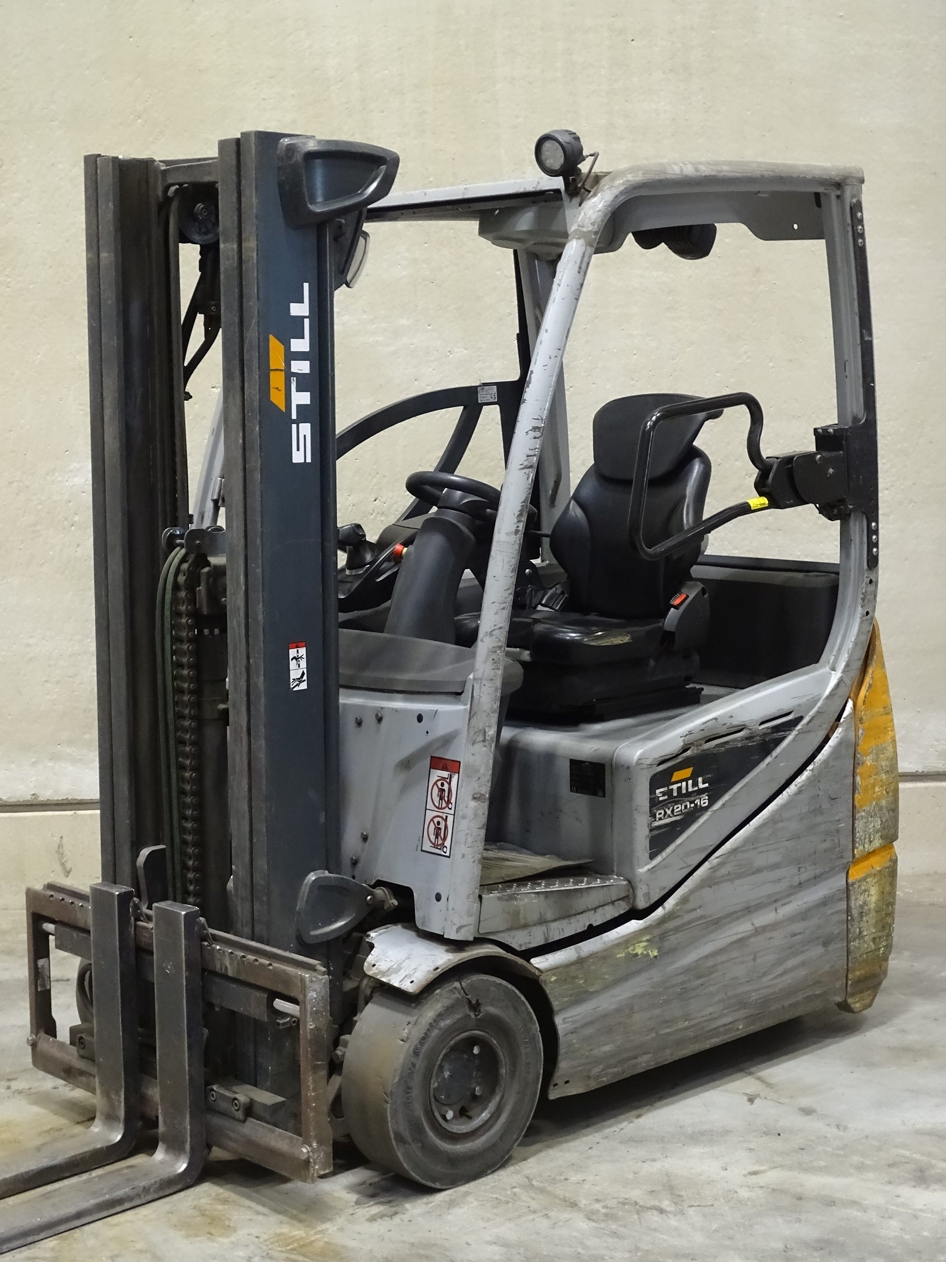 Still RX20-16 Empilhador eltrico de trs rodas www.blackforxx.com