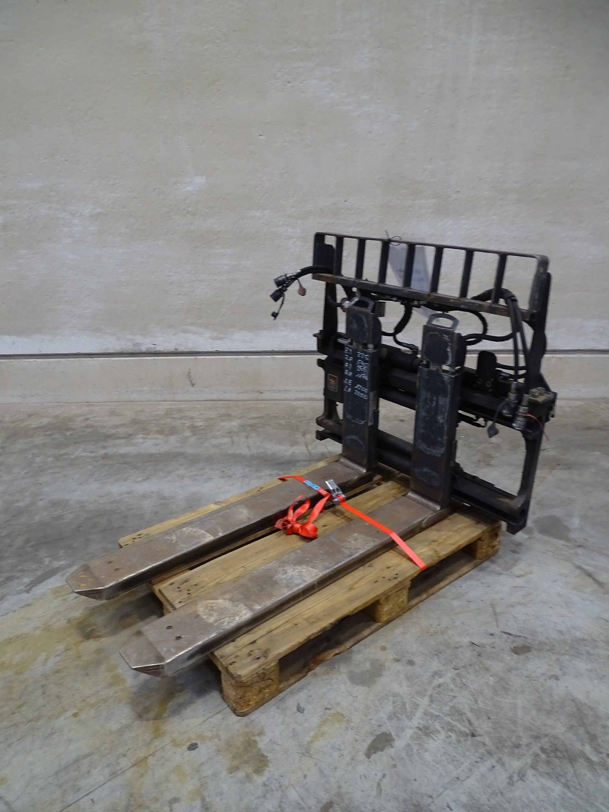 Weitere RZV-S-TGZ.25.1200 Fork positioners www.blackforxx.com