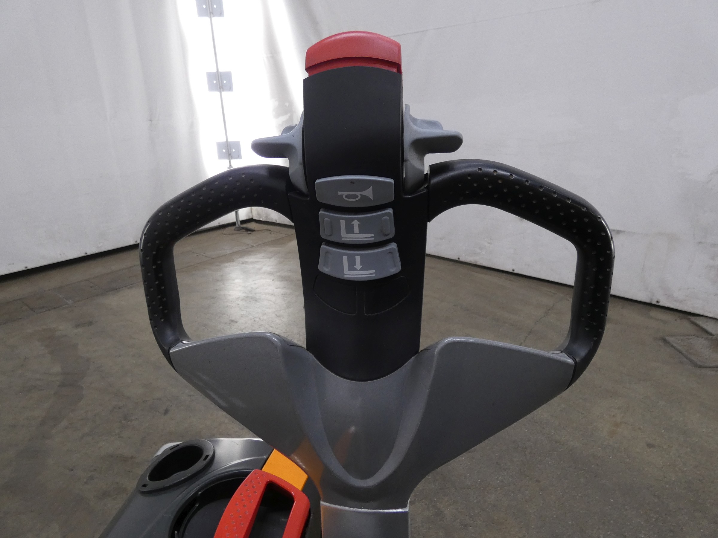 Still EXU18/BATT.NEU Transpalette de faible hauteur www.blackforxx.com