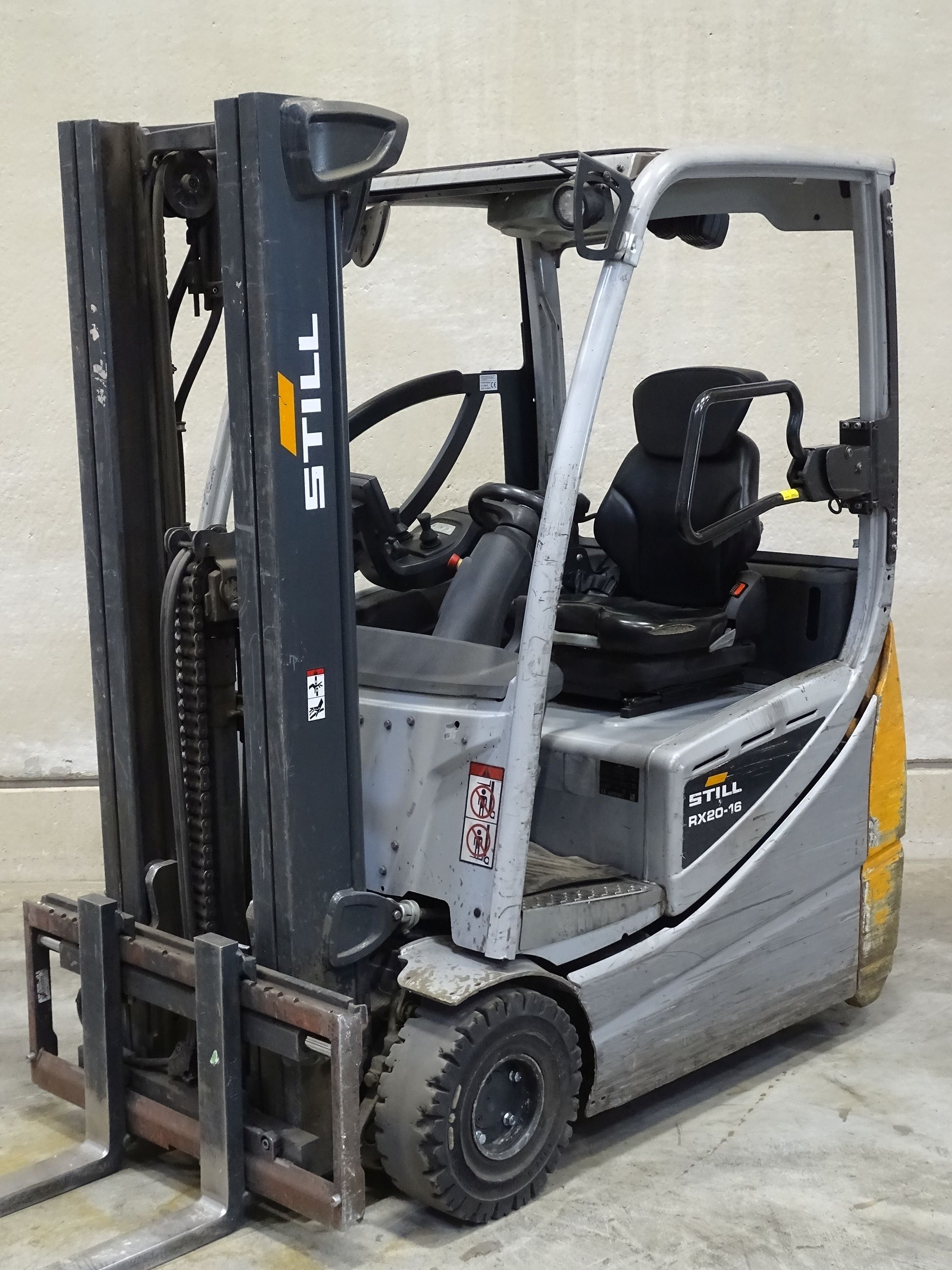 Still RX20-16 Empilhador eltrico de trs rodas www.blackforxx.com