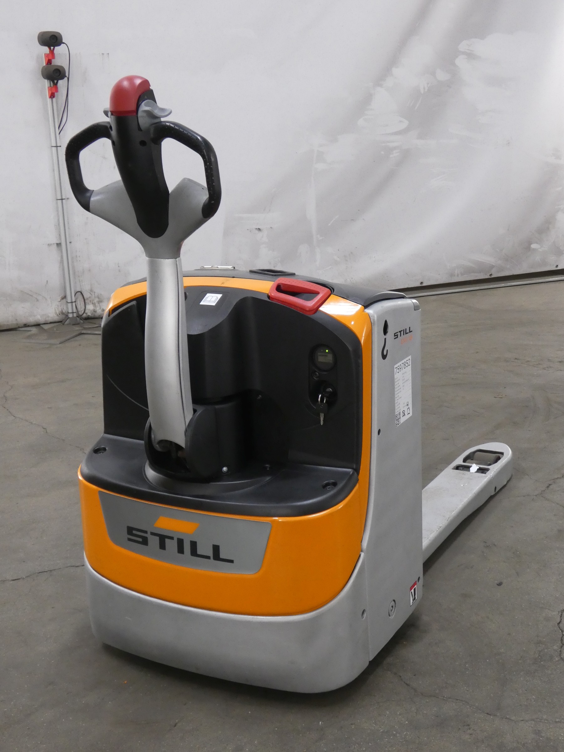 Still EXU18/BATT.NEU Transpalette de faible hauteur www.blackforxx.com