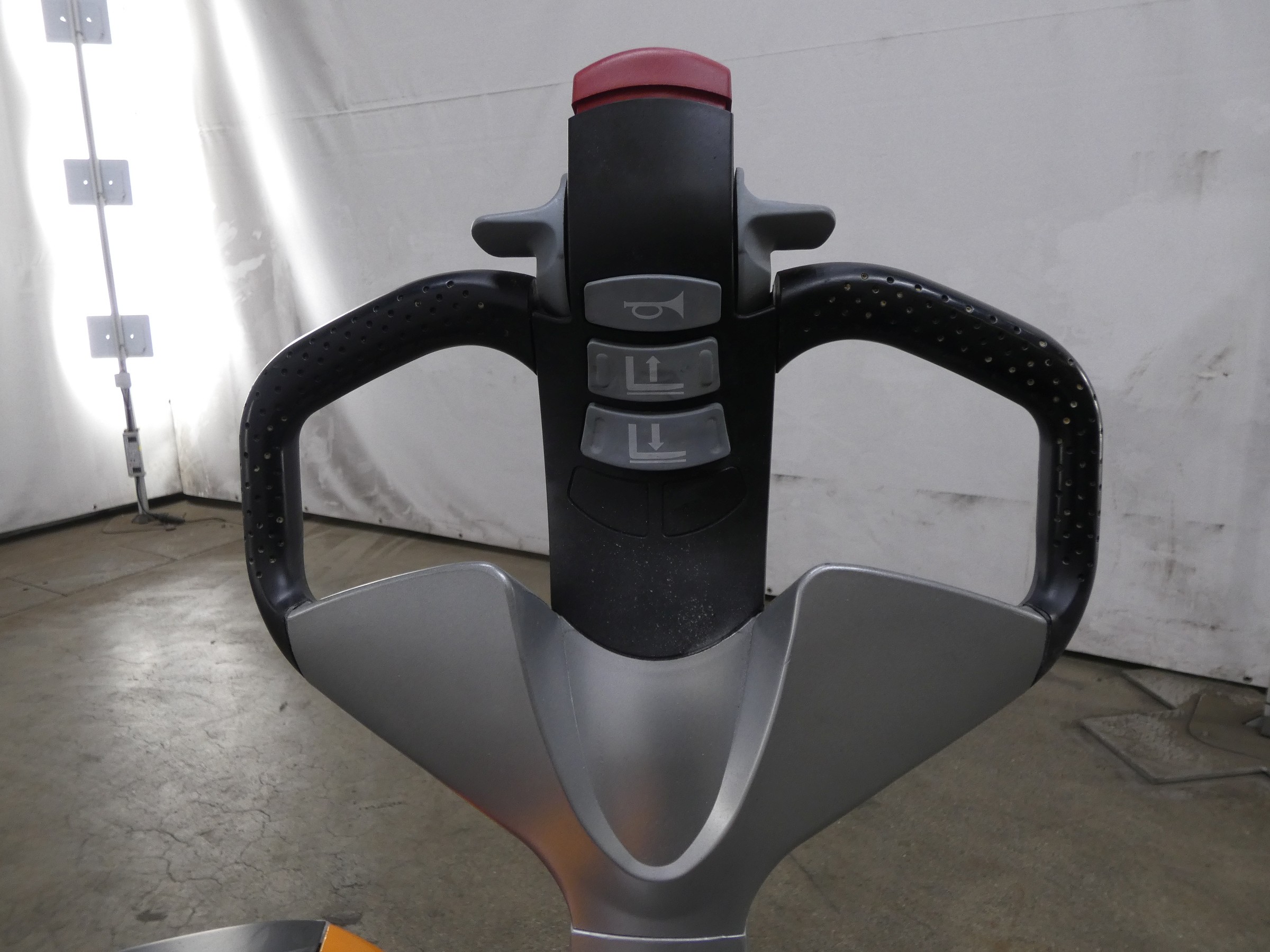 Still EXU18/BATT.NEU Transpalette de faible hauteur www.blackforxx.com