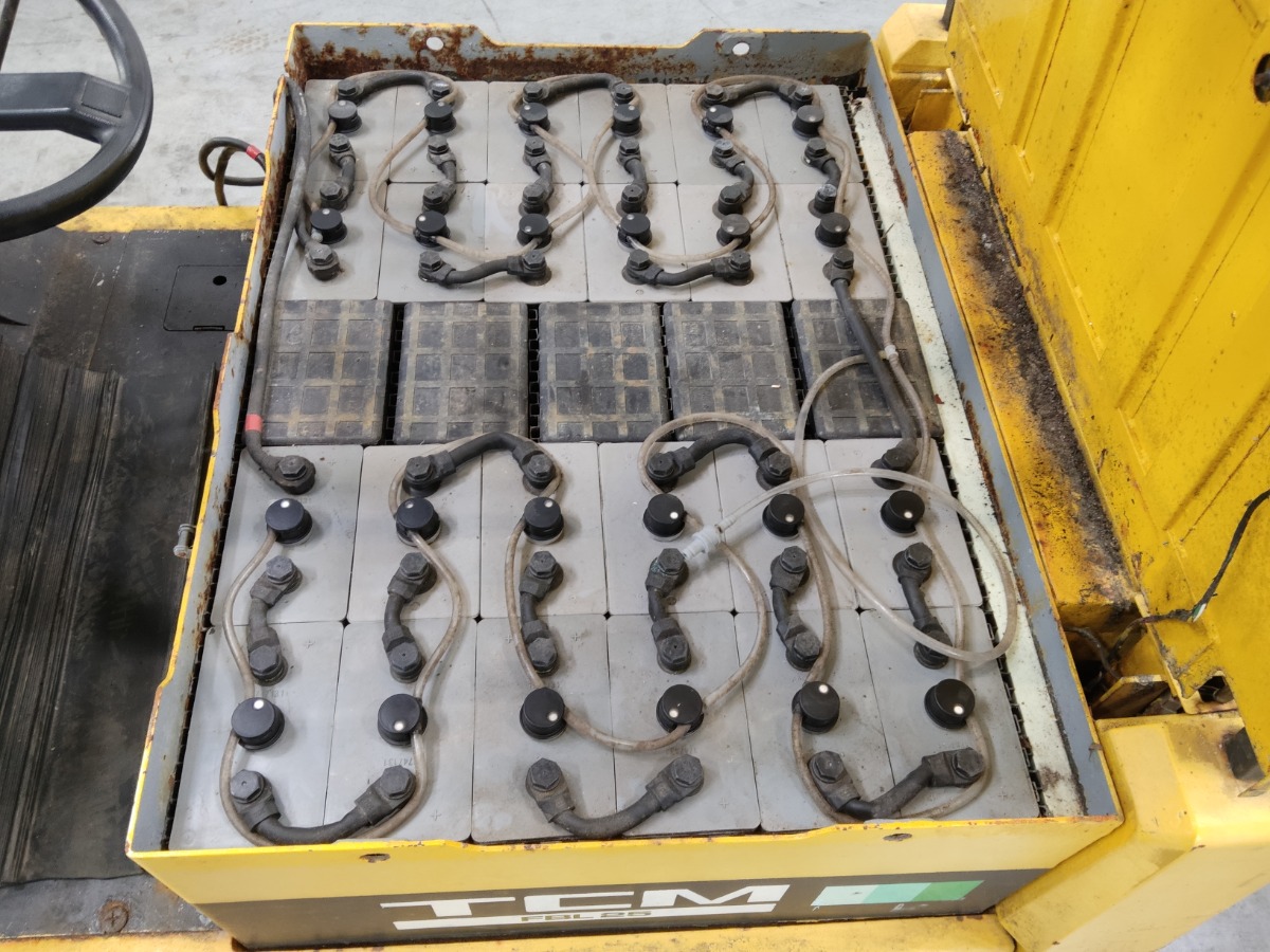 Tcm FBL25 Elektro 4 Rad-Stapler www.blackforxx.com