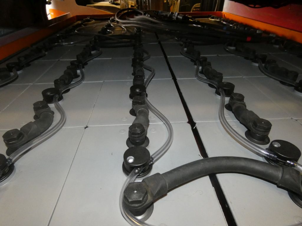 MORA EP150RA-600 Electric 4-wheel forklift www.blackforxx.com