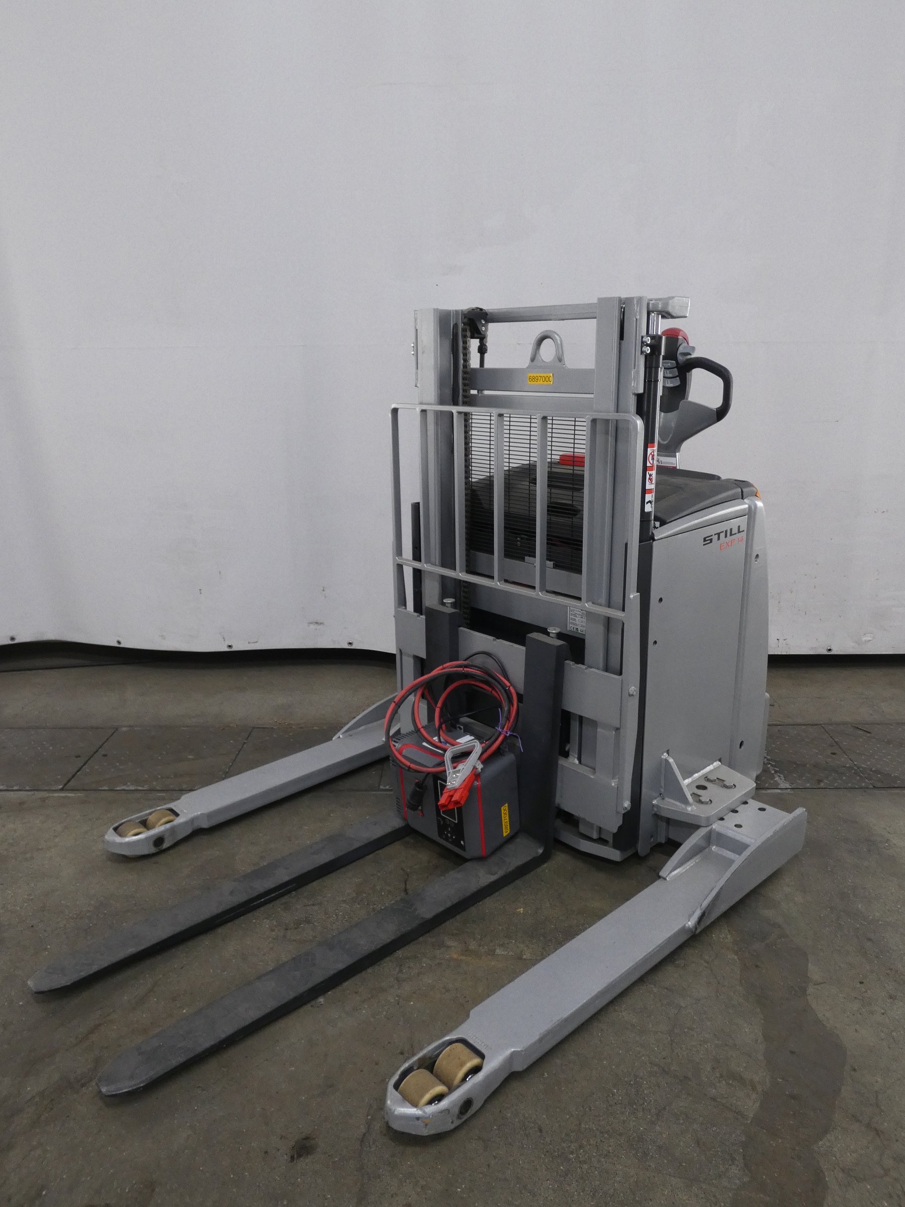 Still EXP14/810MM/BATT.NEU Штабелер www.blackforxx.com