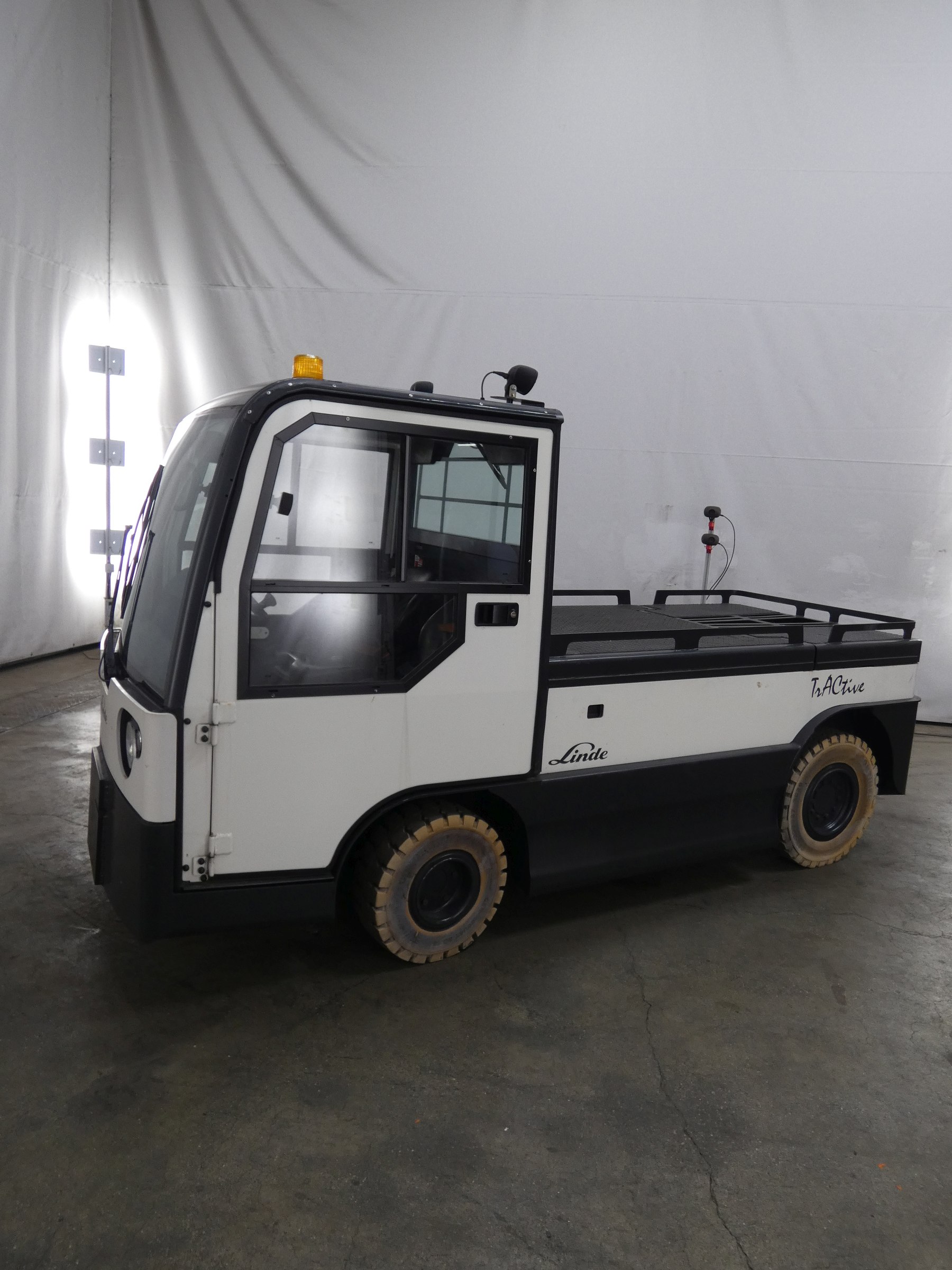 LINDE P250 Tow Tractor www.blackforxx.com