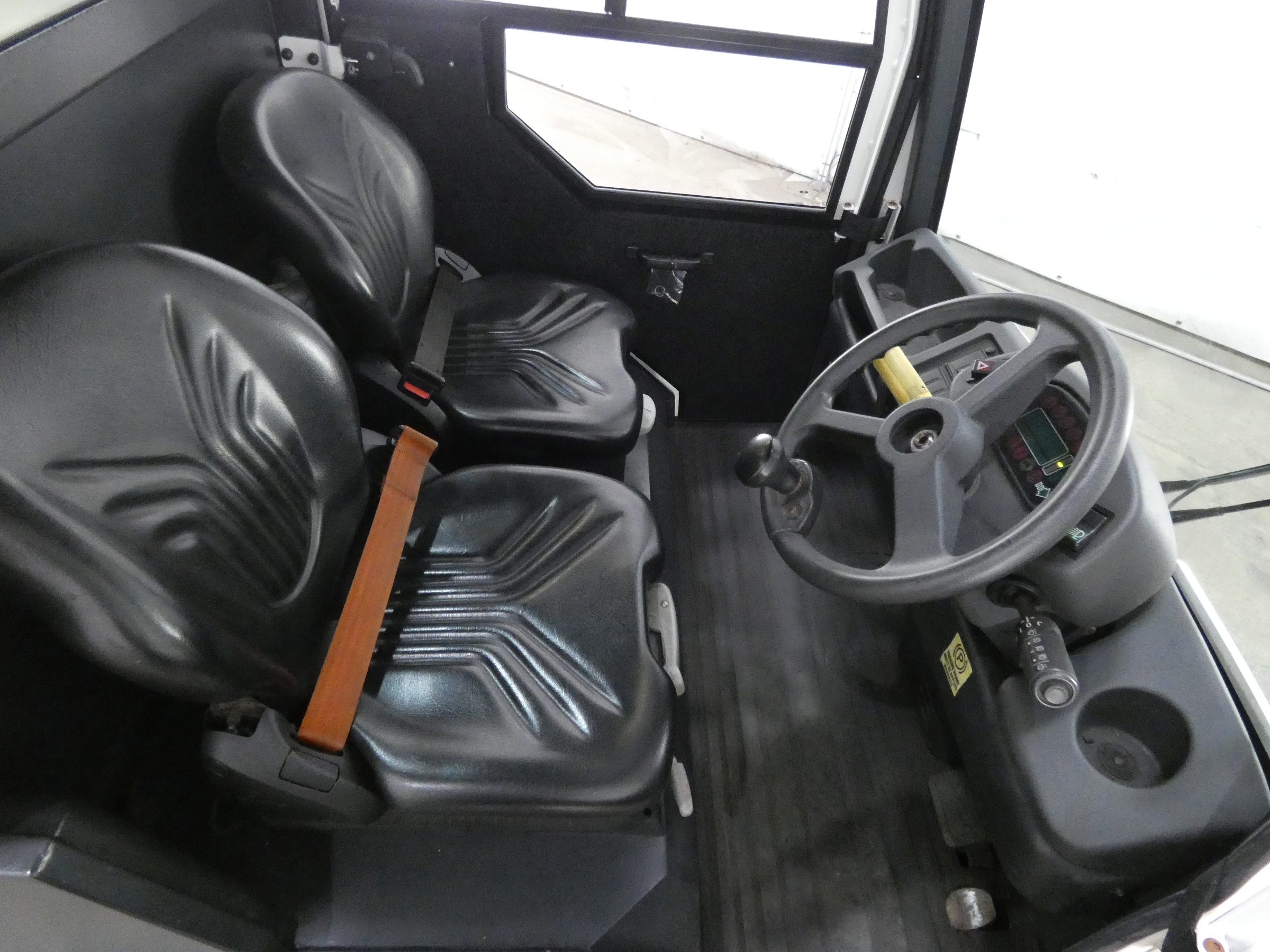 LINDE P250 Tow Tractor www.blackforxx.com