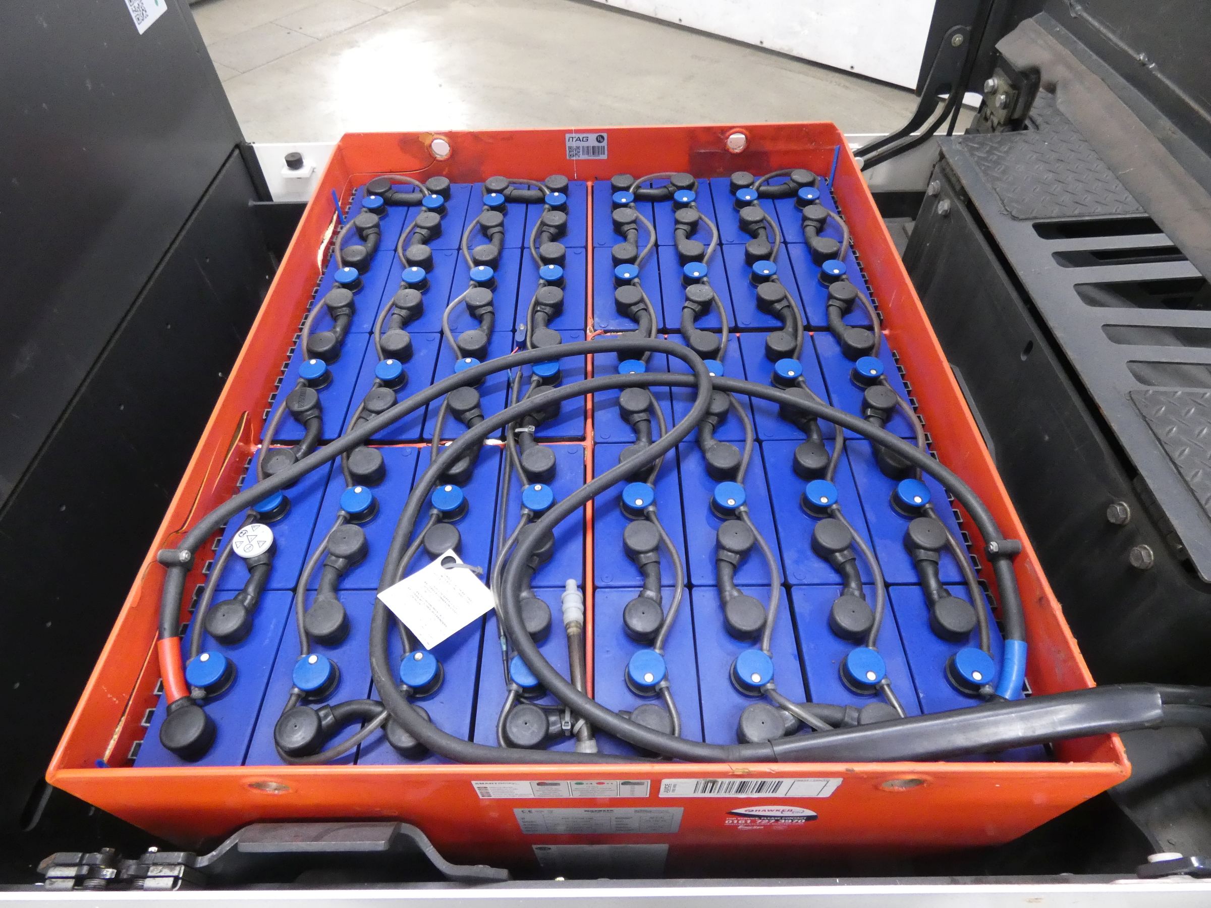 LINDE P250 Tow Tractor www.blackforxx.com