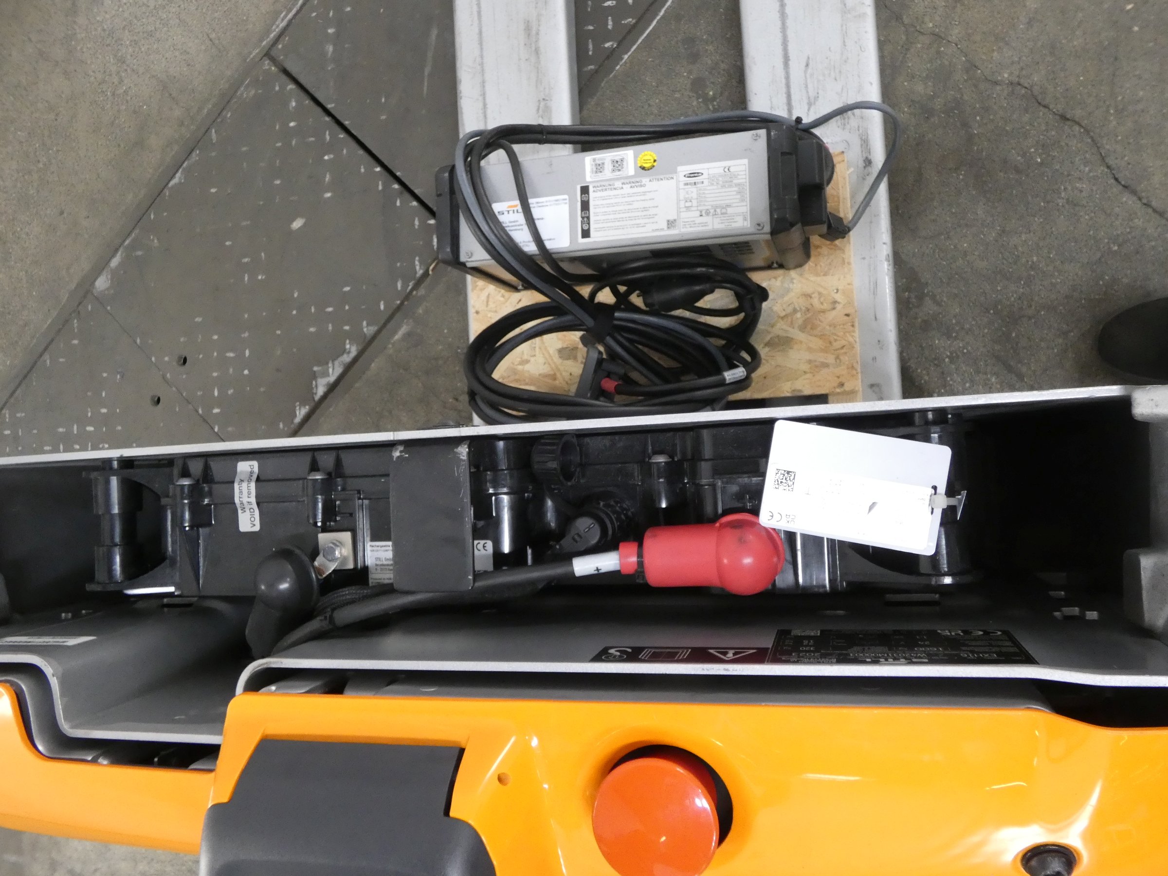Still EXH16/LIION Electric Pallet Truck www.blackforxx.com