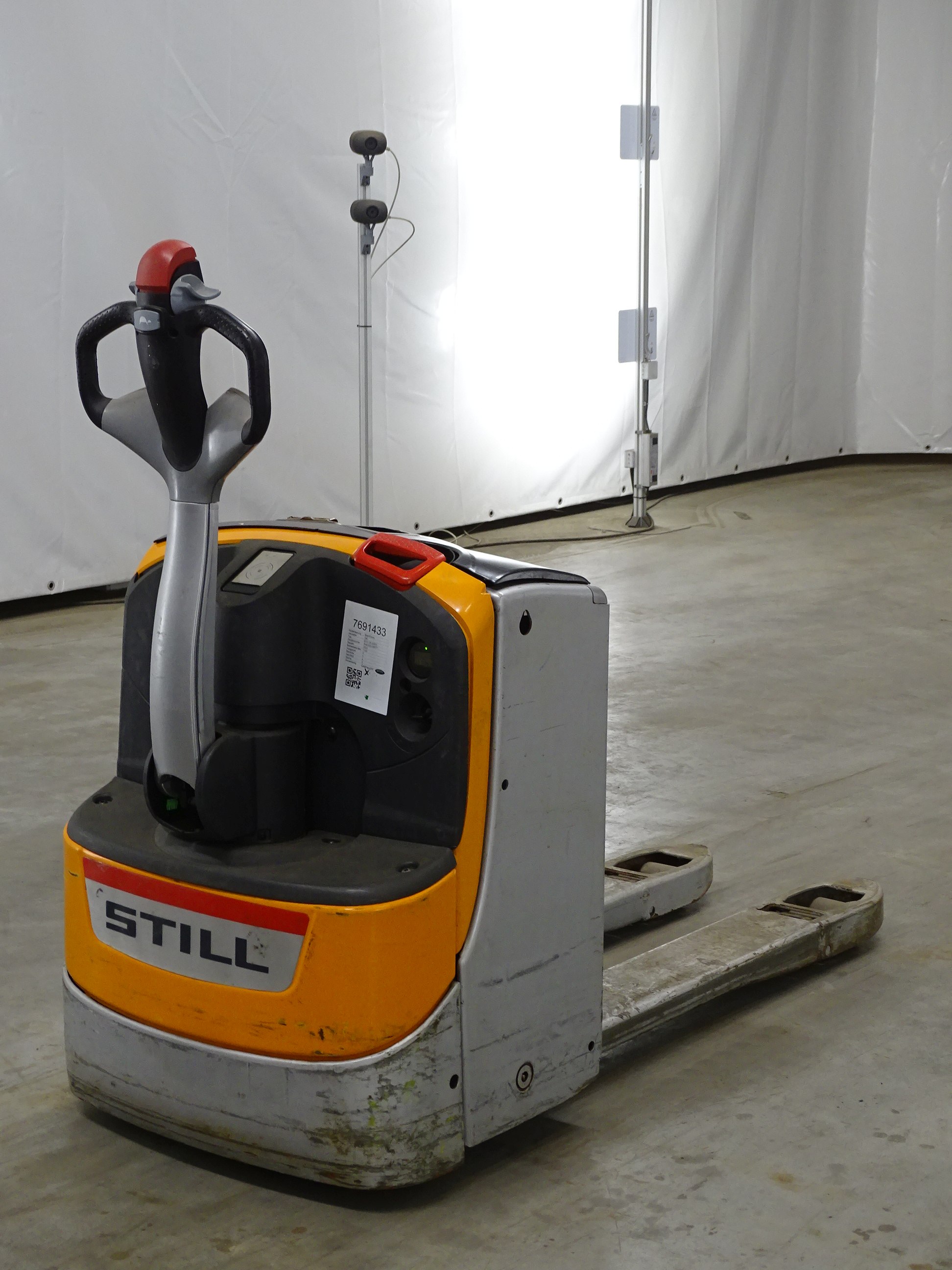 Still EXU18 Electric Pallet Truck www.blackforxx.com
