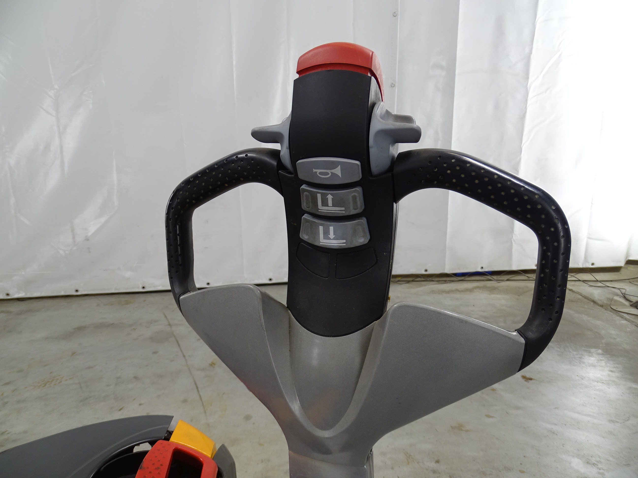 Still EXU18 Electric Pallet Truck www.blackforxx.com