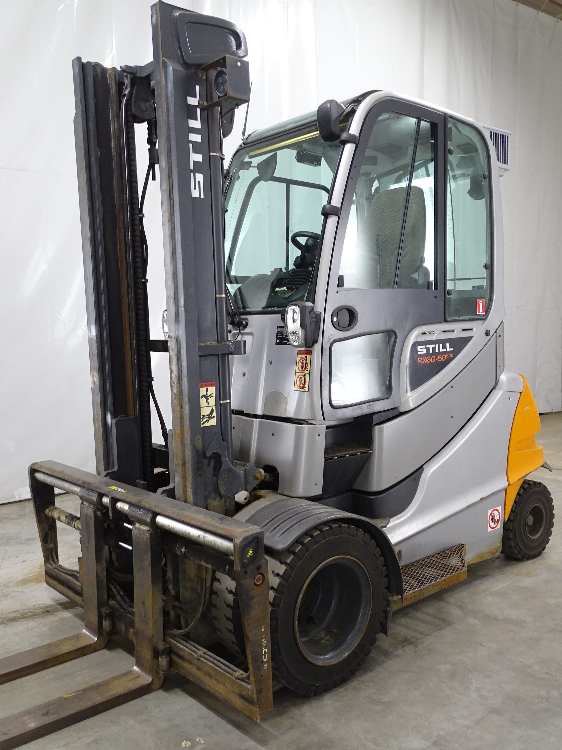 Still RX60-50/600/GETR�NKE Elektro 4 Rad-Stapler www.blackforxx.com