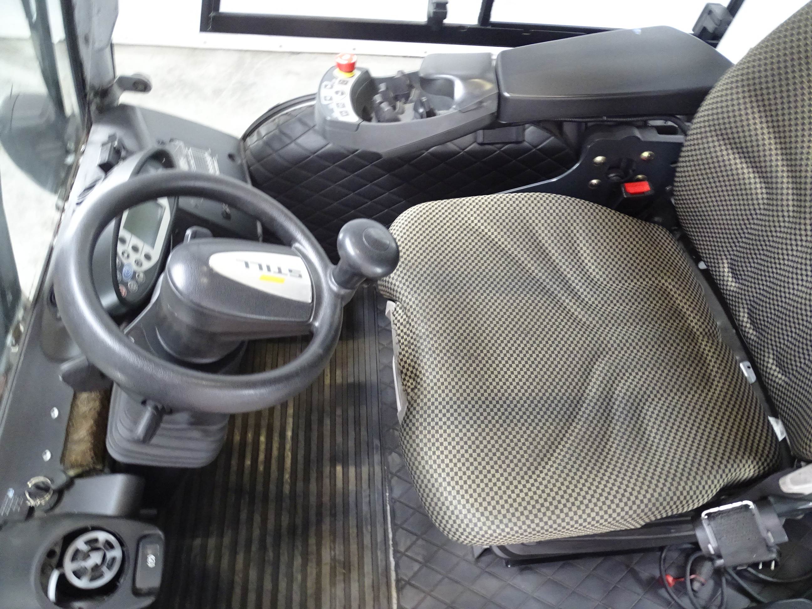 Still RX60-50/600/GETR�NKE Elektro 4 Rad-Stapler www.blackforxx.com