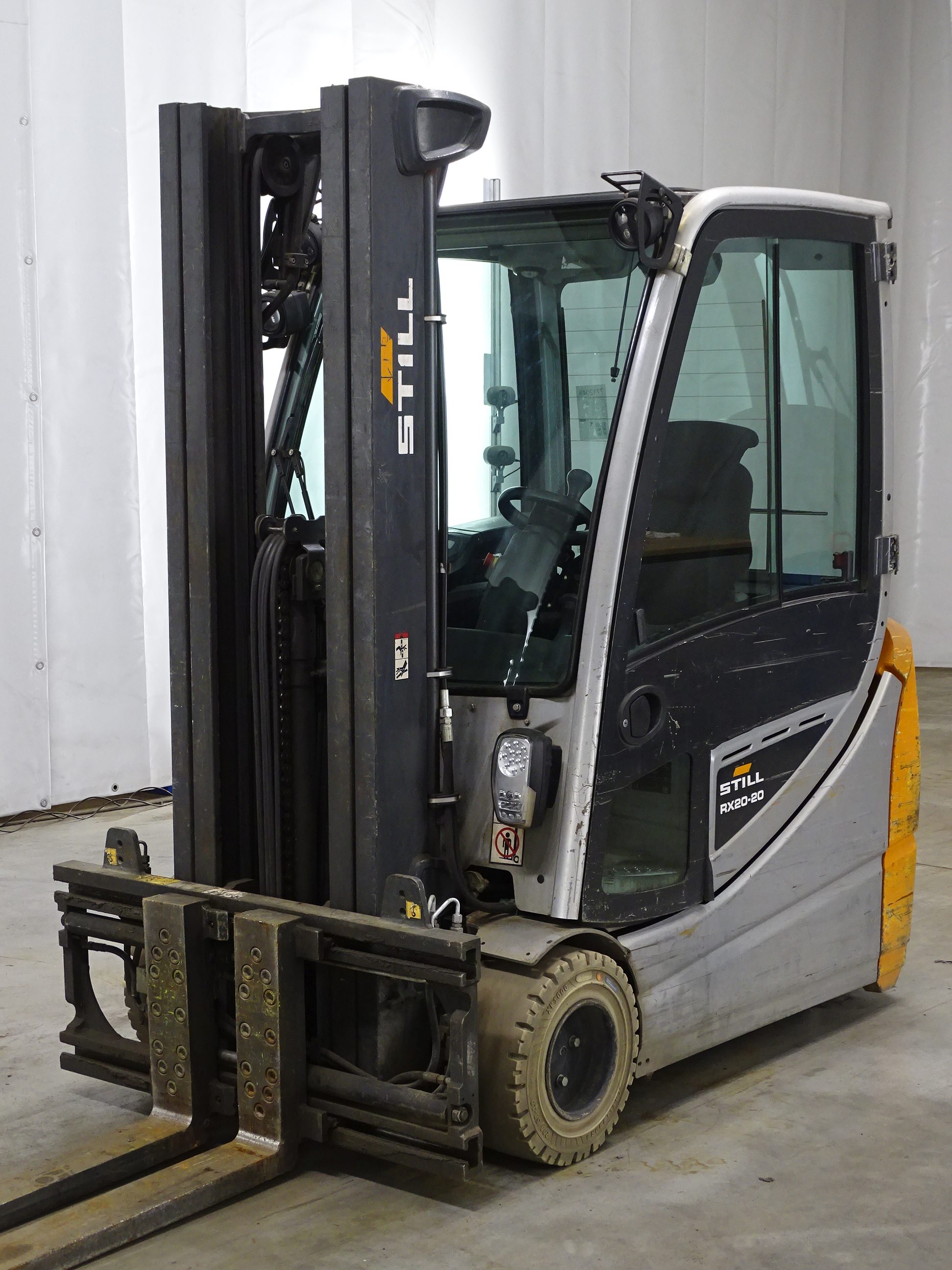 Still RX20-20L Elektro 3 Rad-Stapler www.blackforxx.com