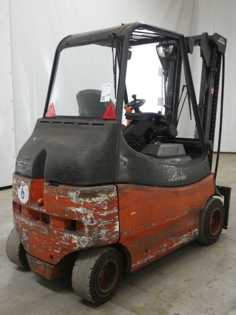 LINDE E30/600 Electric 4-wheel forklift www.blackforxx.com