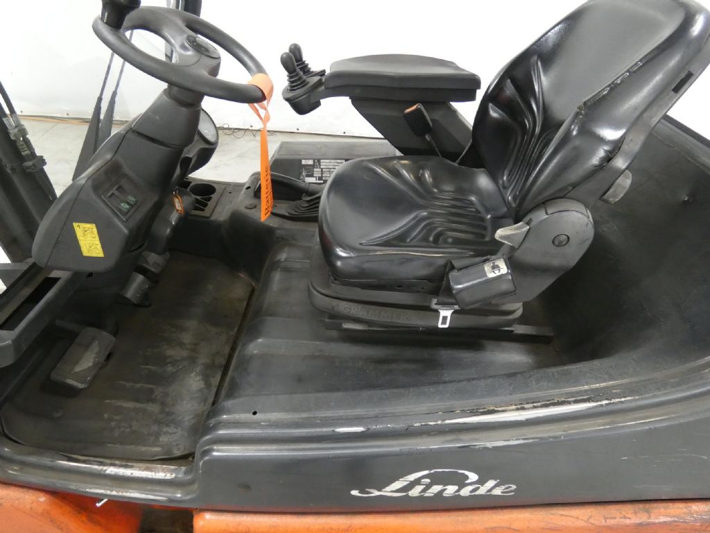 LINDE E30/600 Electric 4-wheel forklift www.blackforxx.com