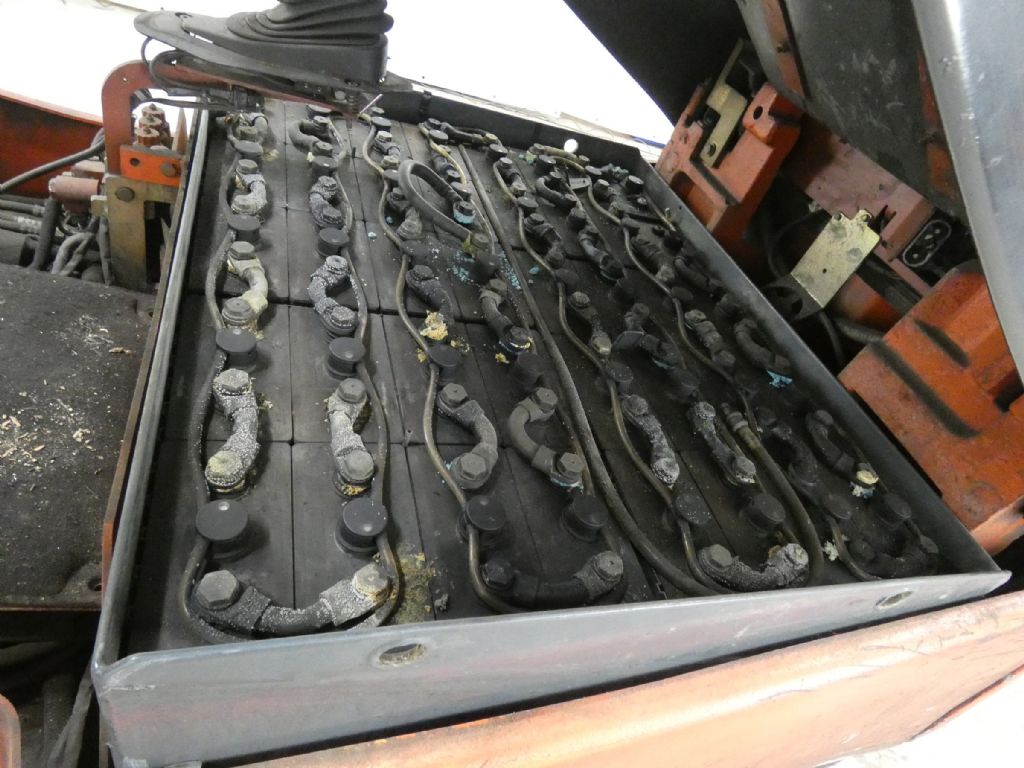 LINDE E30/600 Electric 4-wheel forklift www.blackforxx.com