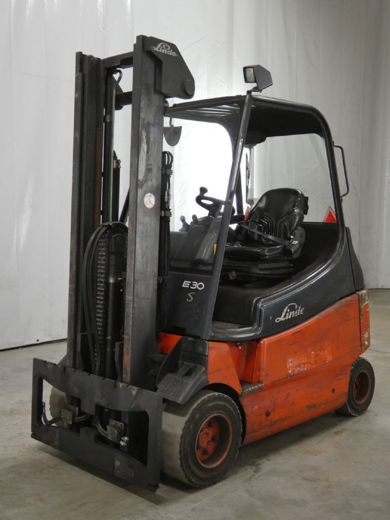LINDE E30/03/600 Electric 4-wheel forklift www.blackforxx.com