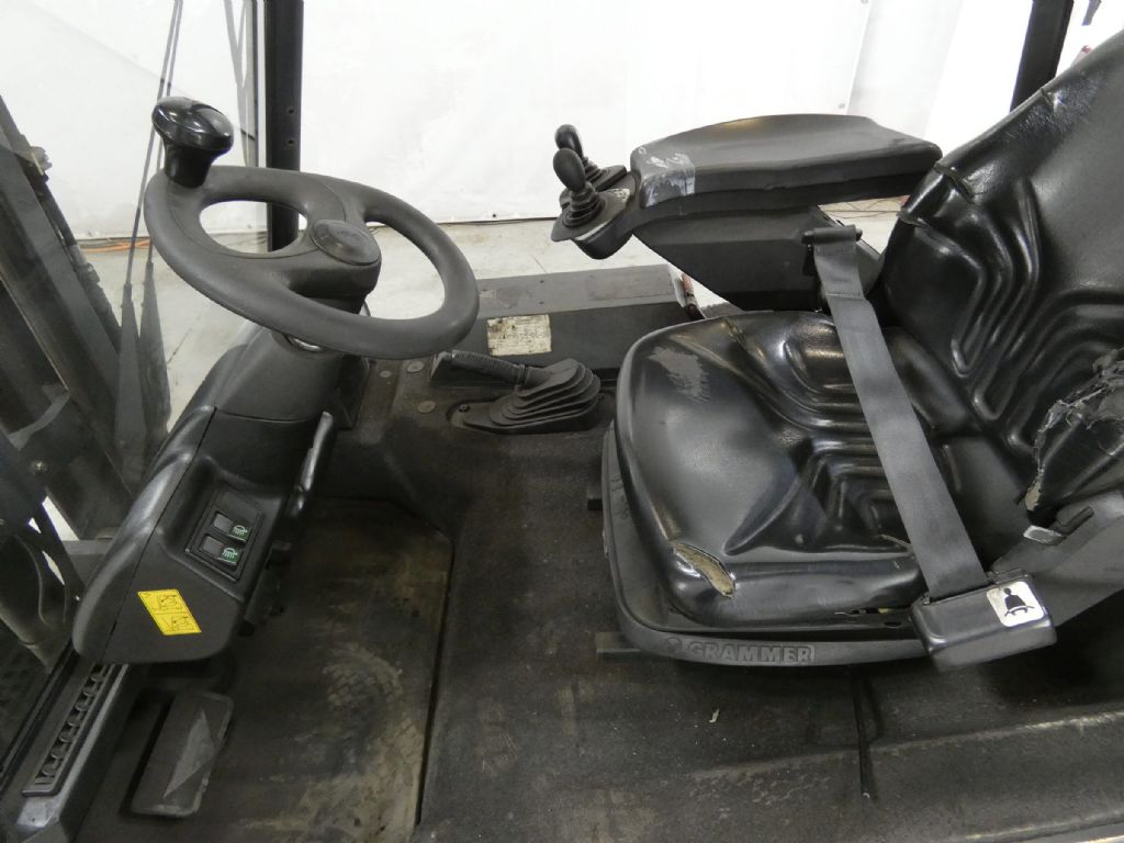 LINDE E30/03/600 Electric 4-wheel forklift www.blackforxx.com