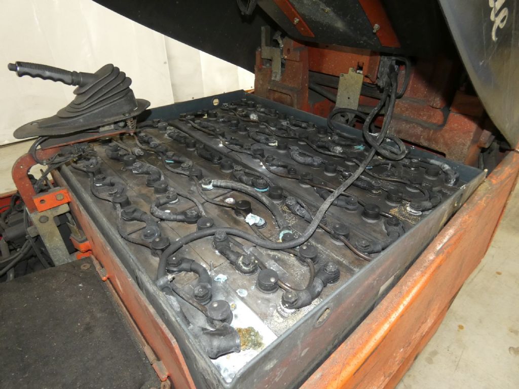 LINDE E30/03/600 Electric 4-wheel forklift www.blackforxx.com