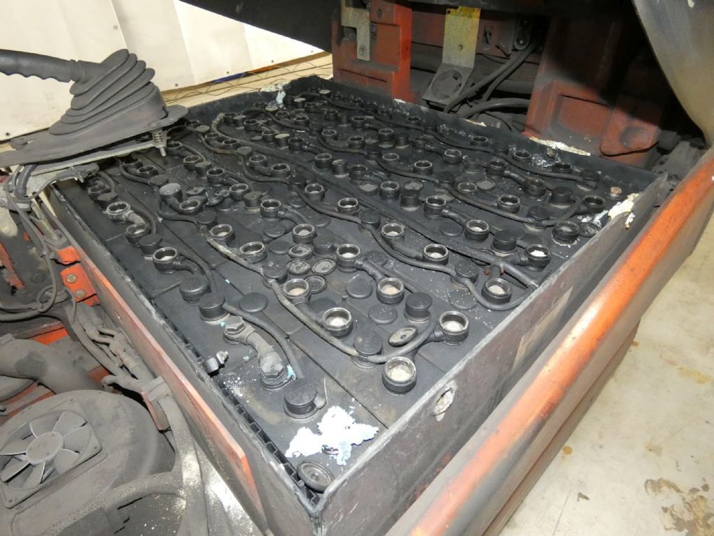 LINDE E25 Electric 4-wheel forklift www.blackforxx.com