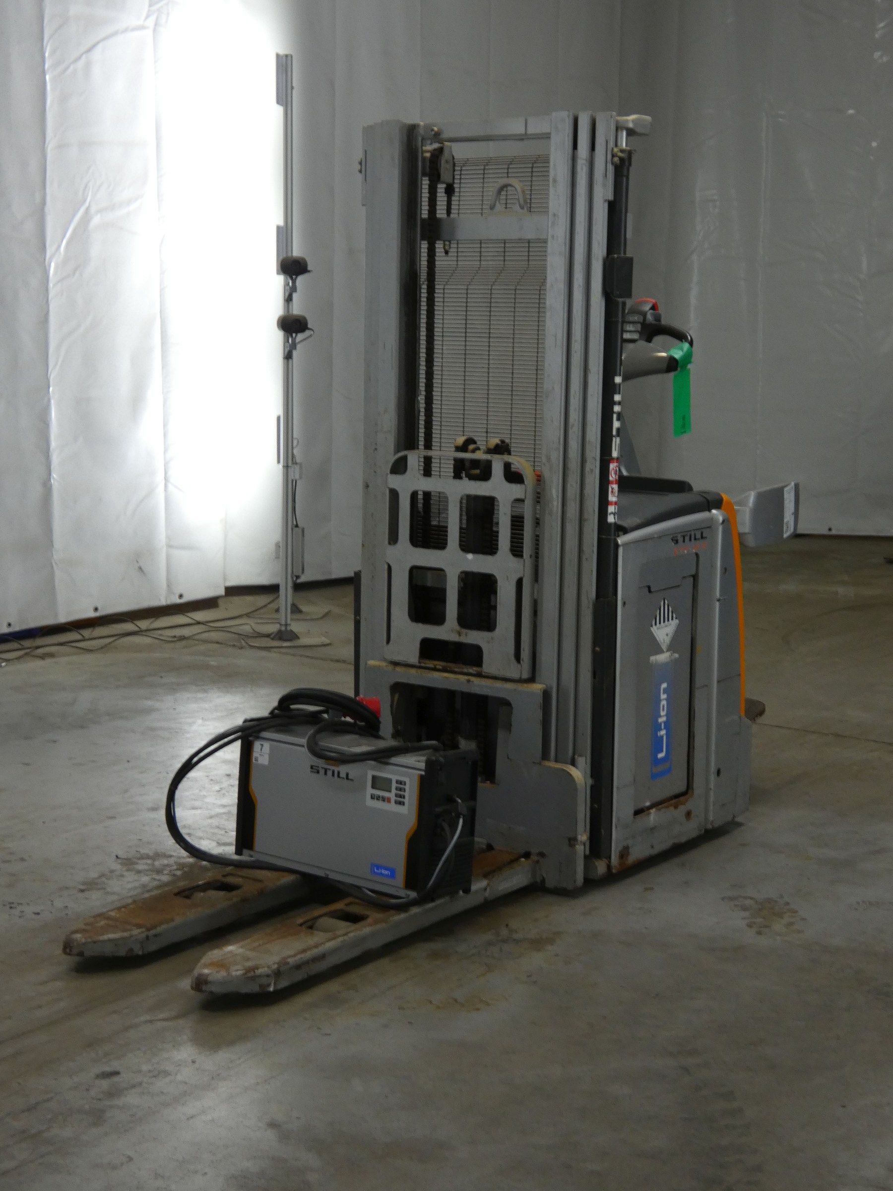 Still EXV-SF16/LIION Apilador el�ctrico www.blackforxx.com