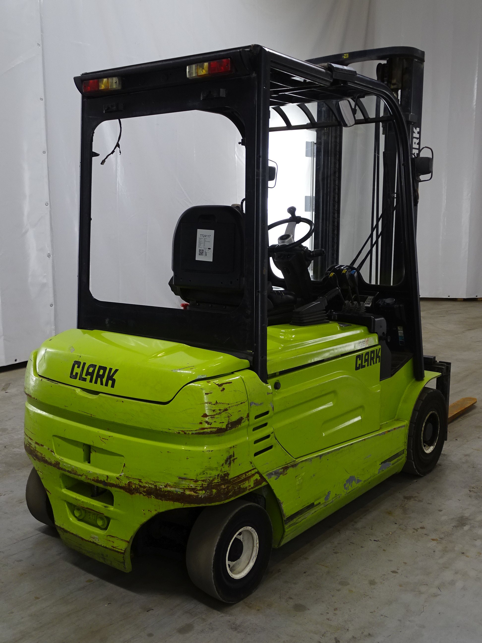 Clark GEX30 Empilhador el�trico de quatro rodas www.blackforxx.com