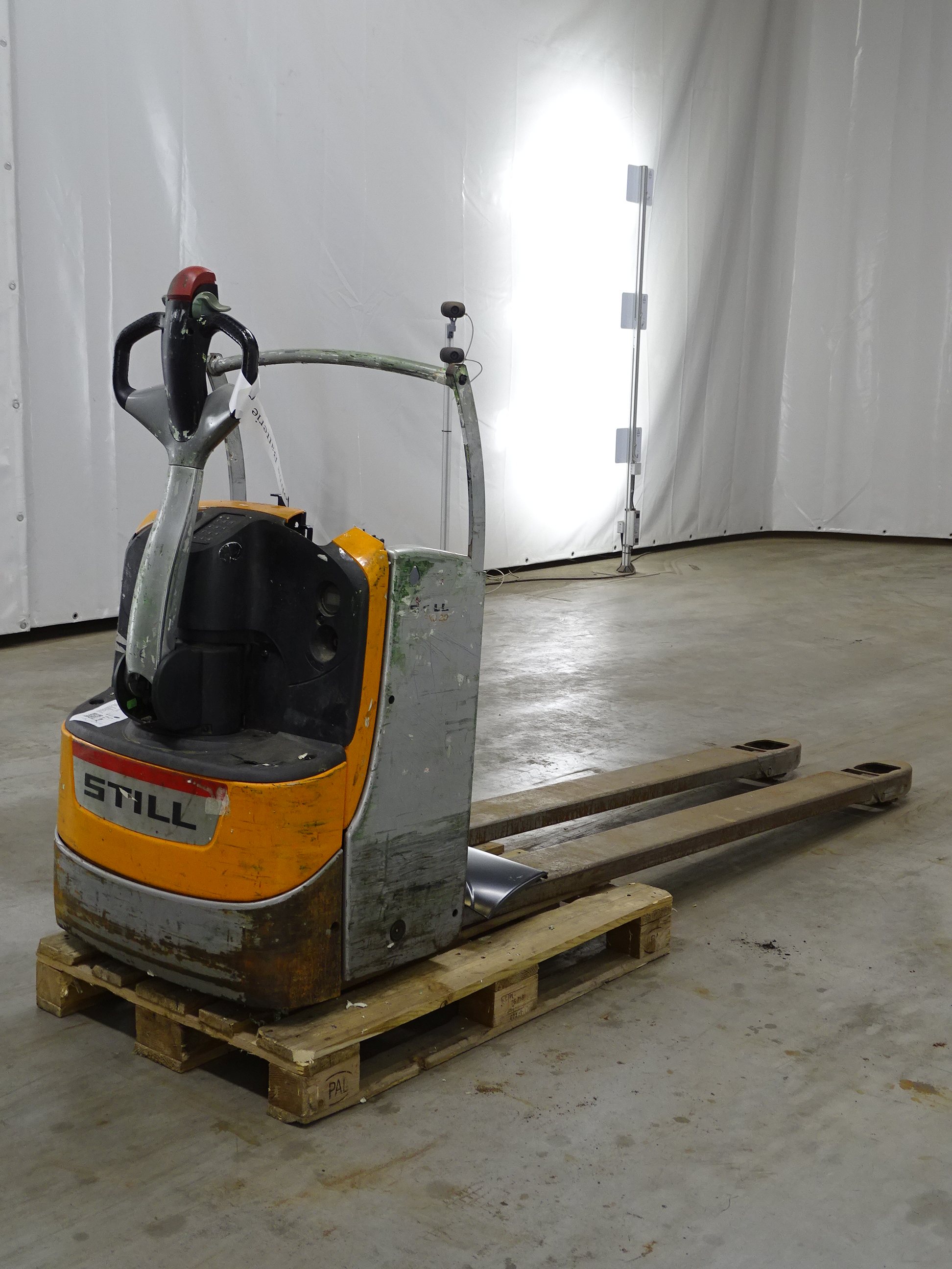 Still EXU20/2400MM Porta Paletes el�tricos www.blackforxx.com