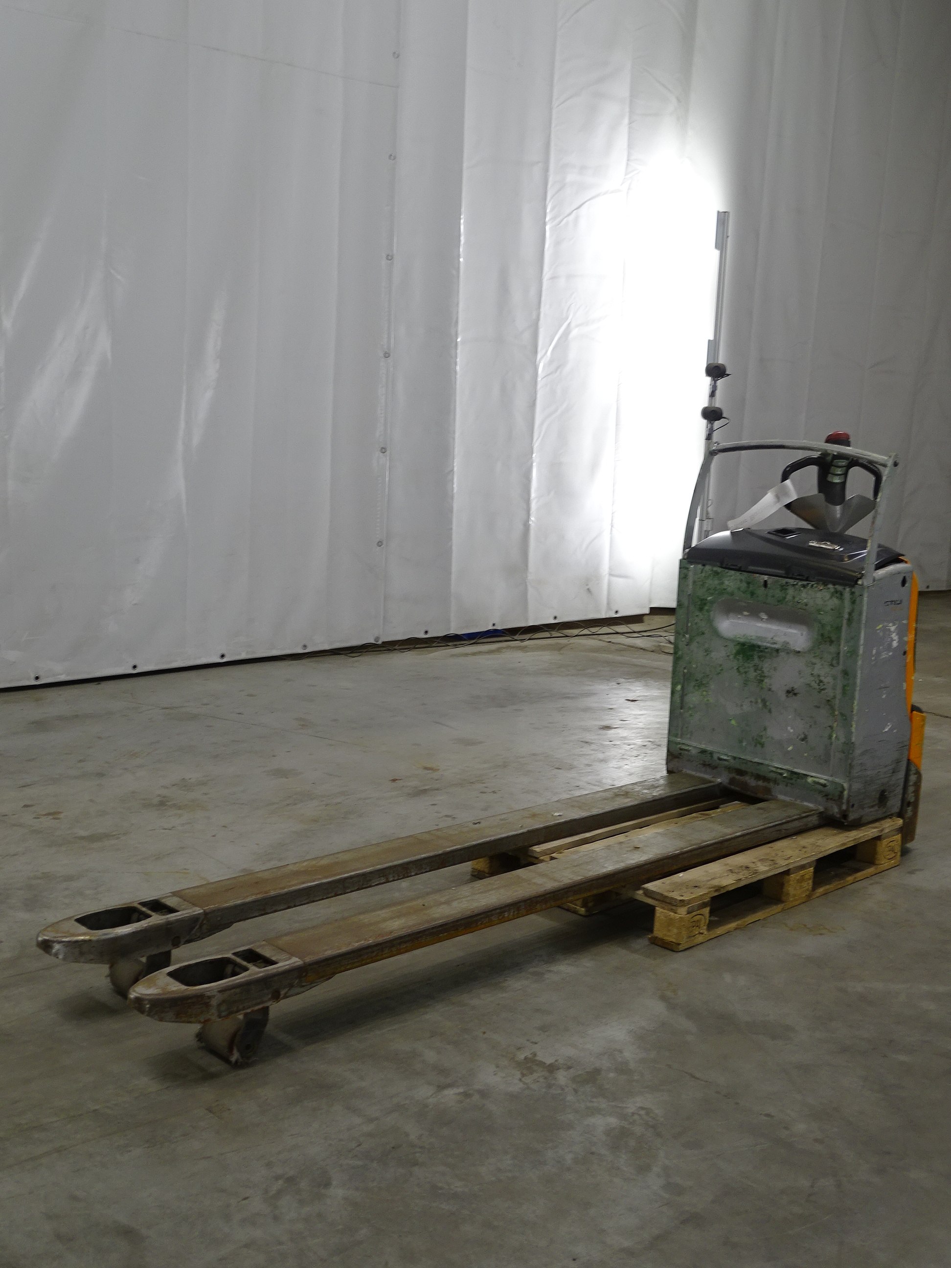 Still EXU20/2400MM Electric Pallet Truck www.blackforxx.com