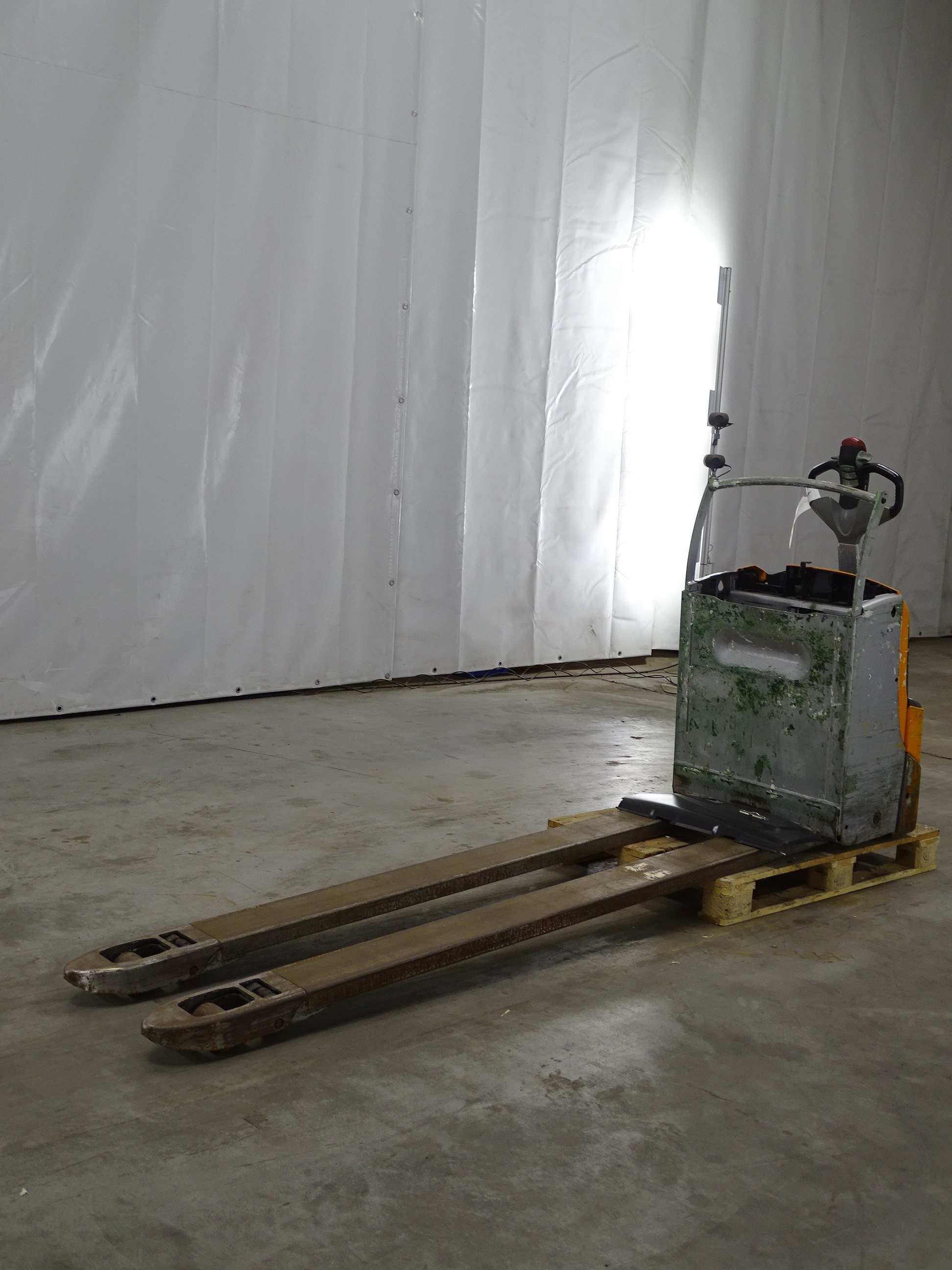 Still EXU20/2400MM Electric Pallet Truck www.blackforxx.com