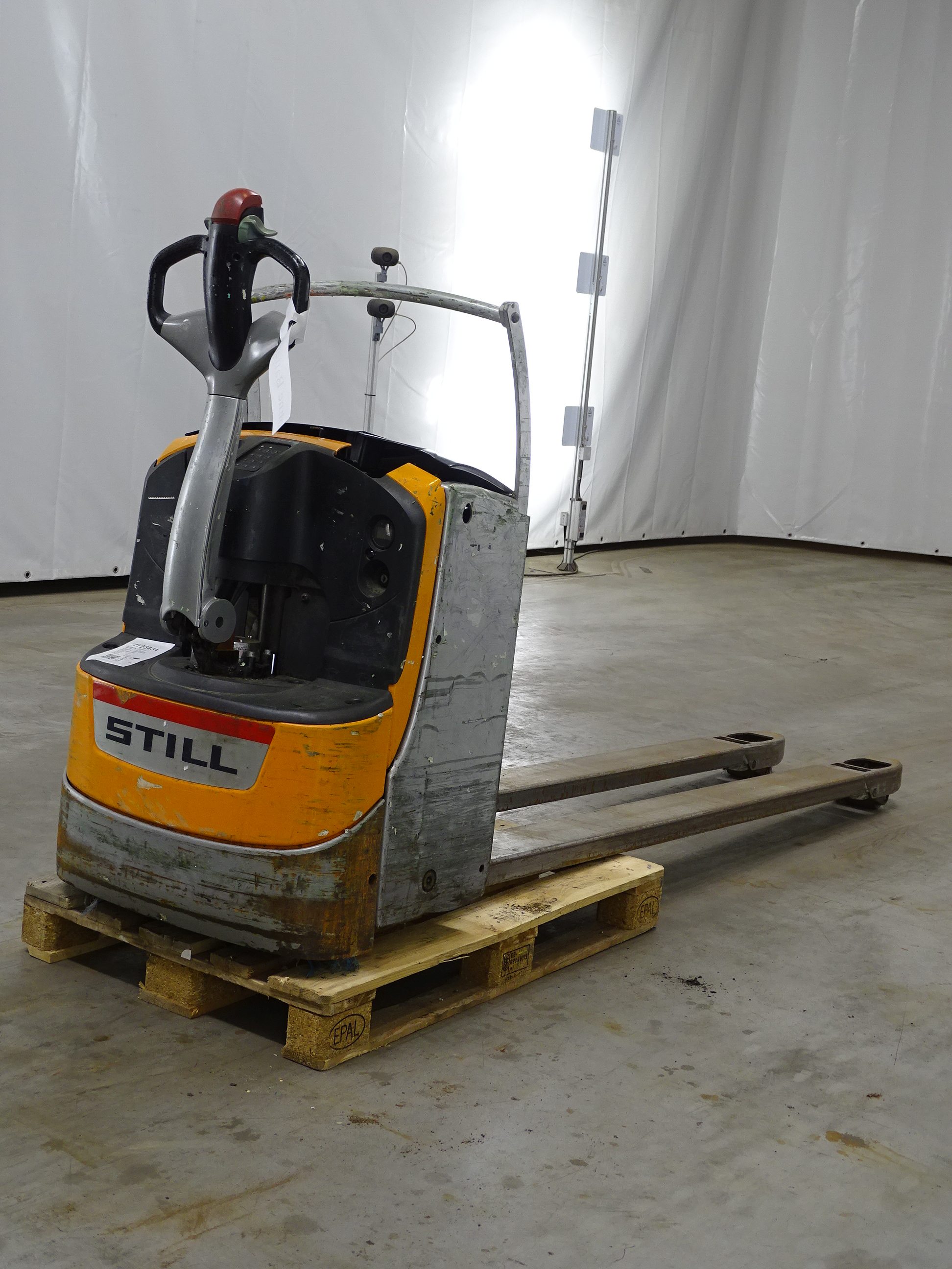 Still EXU20/2400MM Porta Paletes el�tricos www.blackforxx.com