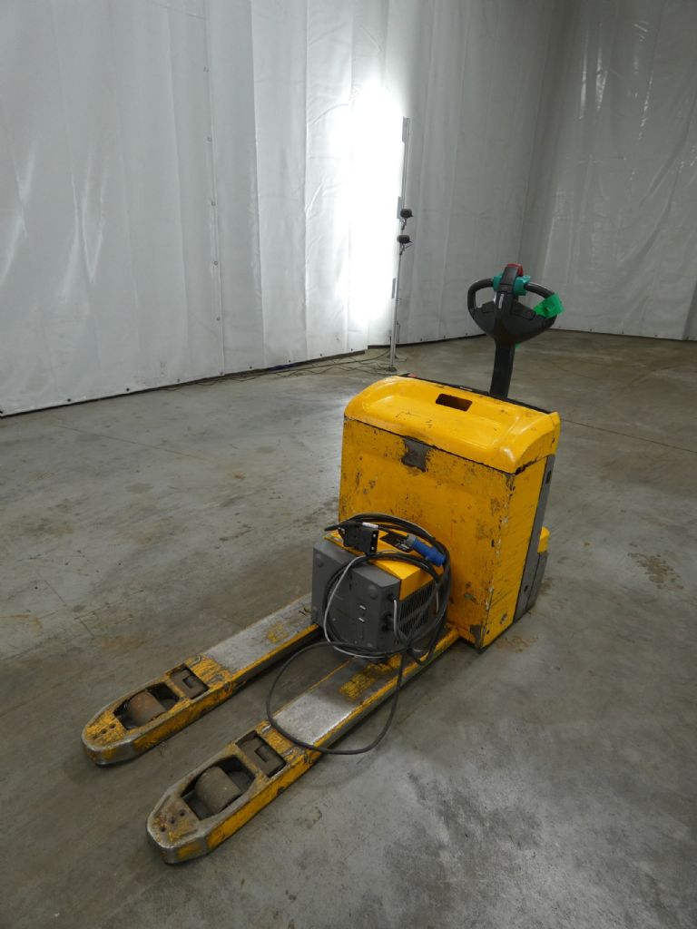 JUNGHEINRICH EJE116/LIION Transpallet elettrico www.blackforxx.com