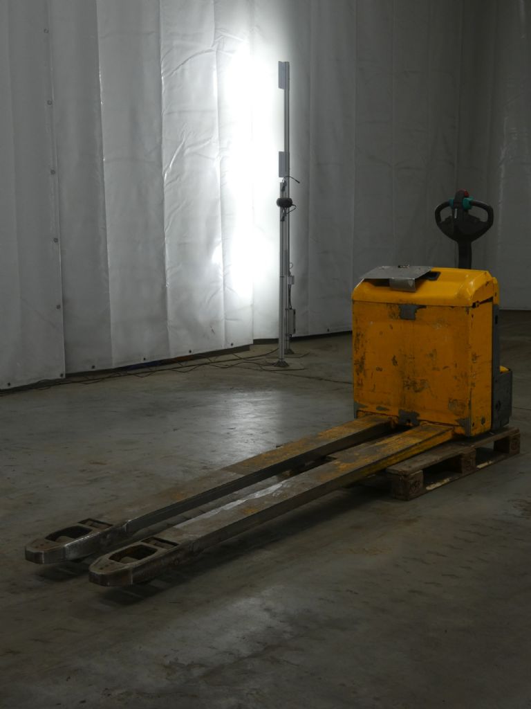 JUNGHEINRICH EJE120/2400MM/LIION Transpaleta  El�ctrica www.blackforxx.com