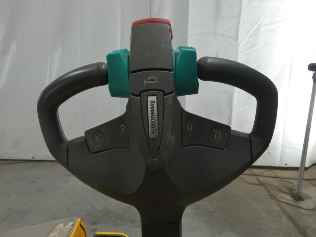 JUNGHEINRICH EJE120/2400MM/LIION Transpaleta  El�ctrica www.blackforxx.com