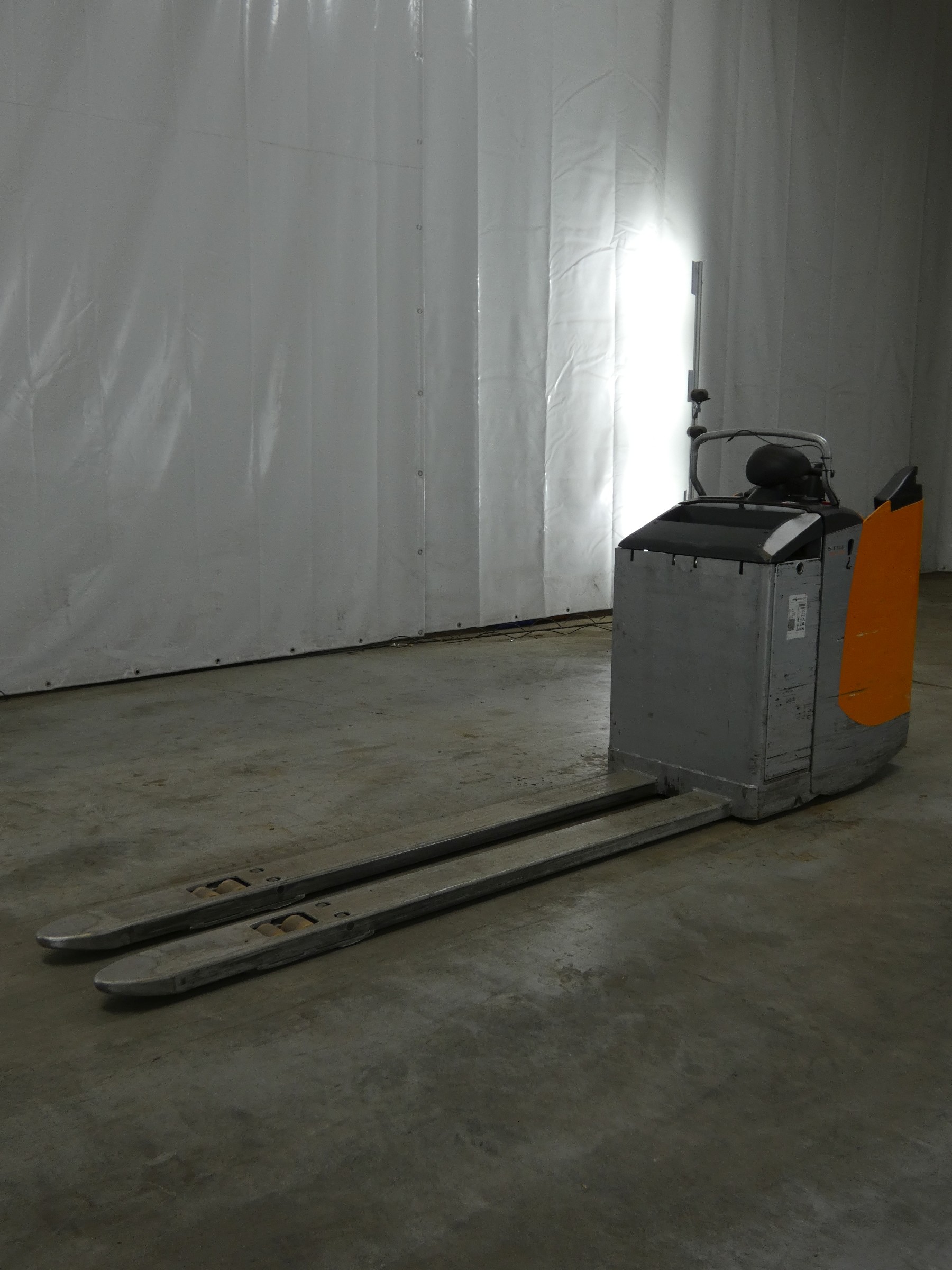 Still EXU-S24/240MM Transpaleta  El�ctrica www.blackforxx.com