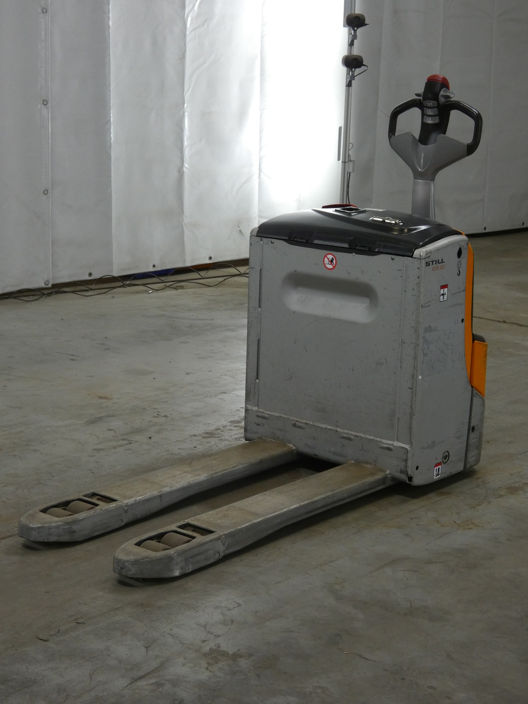 Still EXU-20 Transpaleta  El�ctrica www.blackforxx.com