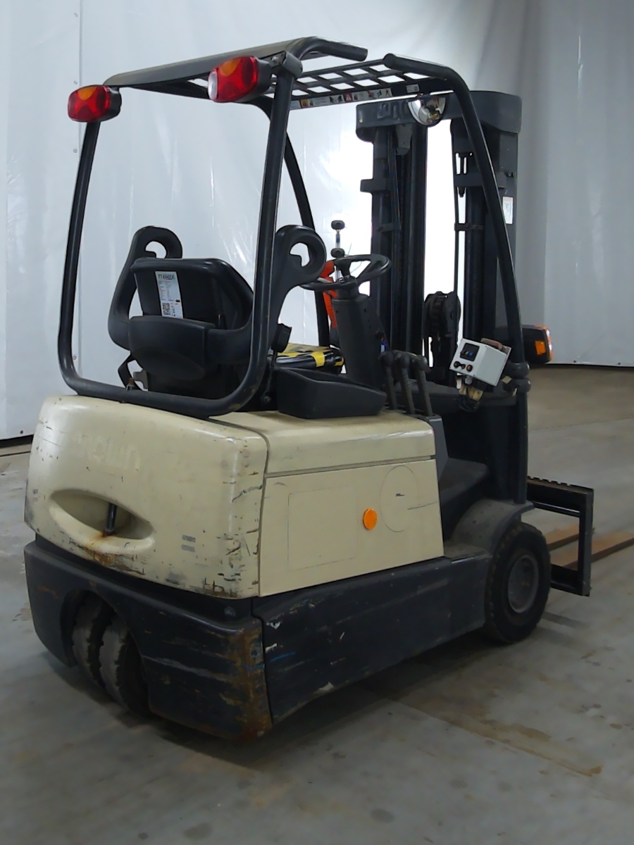 CROWN SC30160PT2 Electric 3-wheel forklift www.blackforxx.com