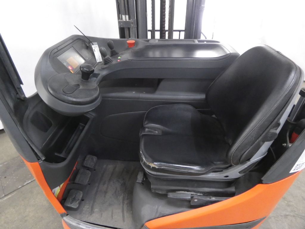 LINDE R14 Schubmaststapler www.blackforxx.com