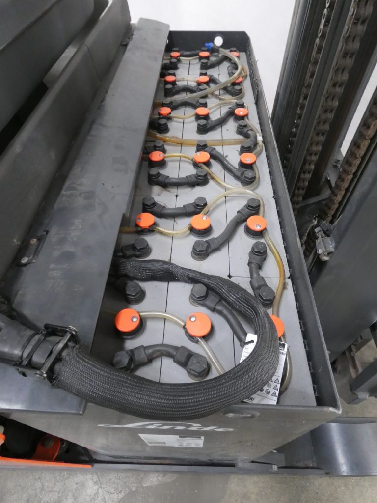 LINDE R14 Schubmaststapler www.blackforxx.com