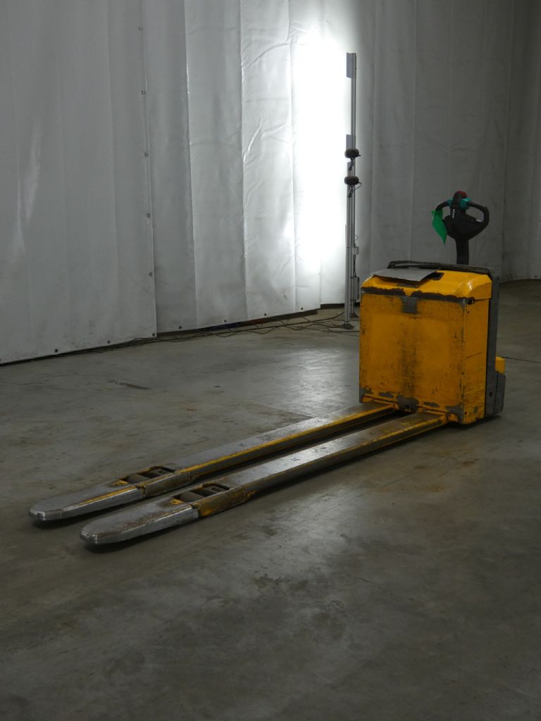 JUNGHEINRICH EJE120/2400MM/LIION Electric Pallet Truck www.blackforxx.com