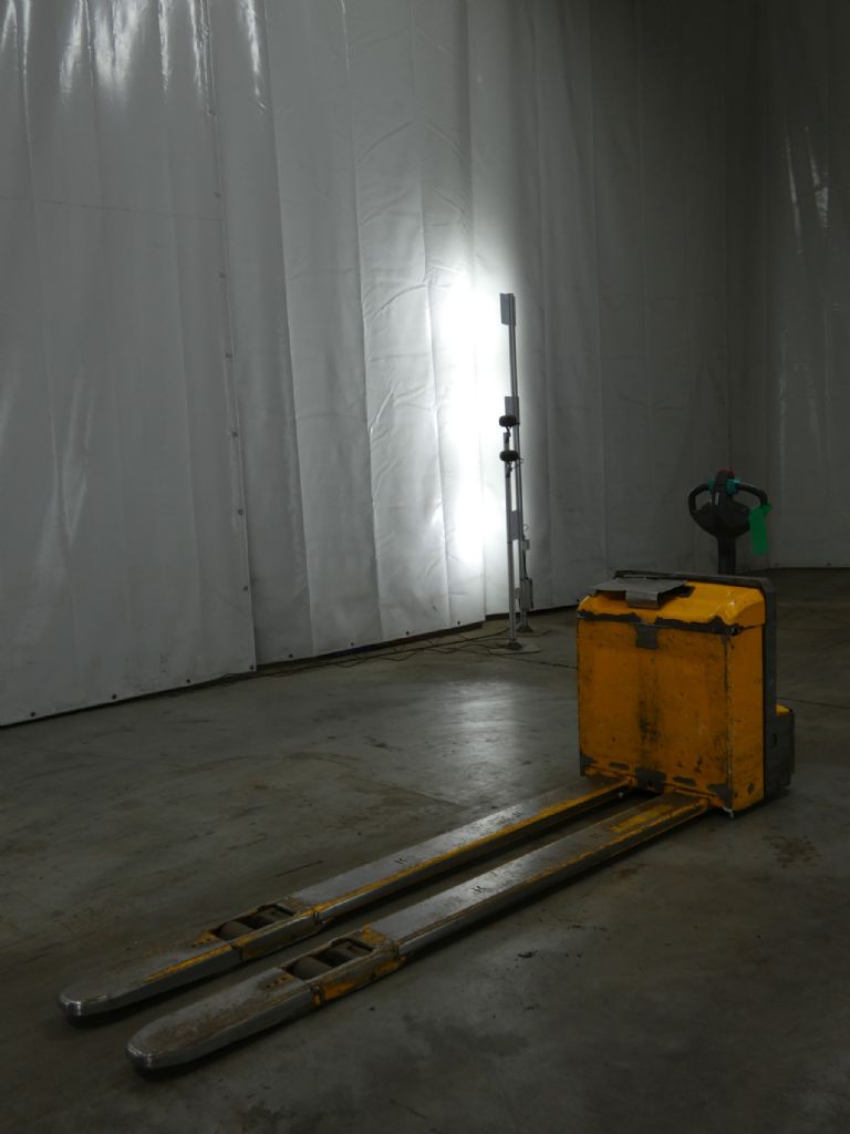 JUNGHEINRICH EJE120/2400MM/LIION Electric Pallet Truck www.blackforxx.com