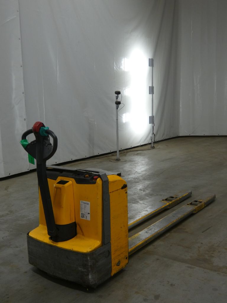 JUNGHEINRICH EJE120/2400MM/LIION Electric Pallet Truck www.blackforxx.com