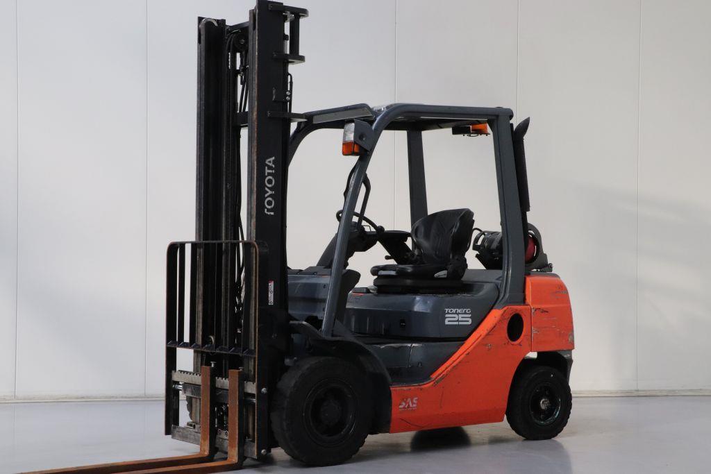 2014 Toyota 6000 Pound BUDGET LPG Forklift 2 We will ship-TRUCKERSSTILLTRUCKING 
