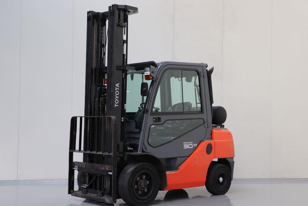 Toyota 02-8FGF30 Treibgasstapler www.heinbockel-gabelstapler.de