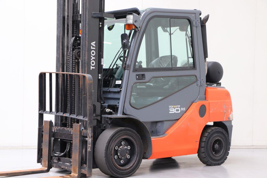 Toyota 02-8FGF30 Treibgasstapler www.heinbockel-gabelstapler.de
